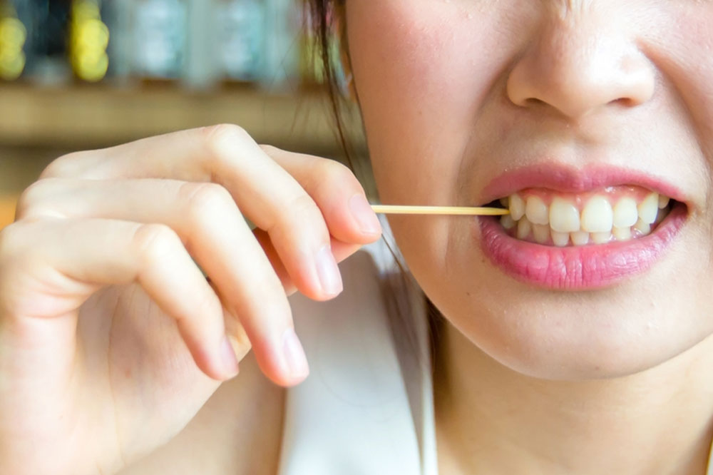 6 bad habits that damage healthy teeth